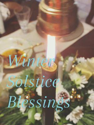 Winter Solstice Blessings ❄️🌞 Dinner by candlelight to celebrate the longest night and welcomimg back the Sun #wintersolstice #solstice #solsticecelebration #wintersolsticeritual #cottagecore #pagan #yule #yuletraditions #candlelight #DinnerIdeas #dinnertable 