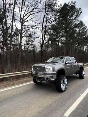 Calm rollers 🕴🏼 #sliderig #maxtracsuspension #getmefamous #colormatch #gmcdenali #gmcsierra #wides #tiktokfamous #fypシ゚viral #bigtrucksoftiktok #chrome #rollers 