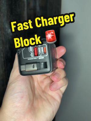 retractable usb c cord in this fast charger block!! #creatorsearchinsights #fastcharger #chargingblock #usbc #techgadgets #tiltokmademebuyit #TikTokShop #dealoftheday 