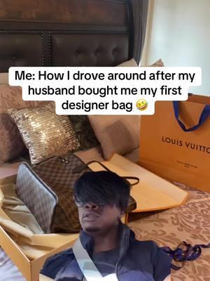 Couldnt tell me nothing 🤣🤣🤣🤣 @King_hunt23 🤗 #monica #louisvuittonbag #fyppppppppppppppppppppppp #foryoupage #fypシ #husbandwife #gift #humor 