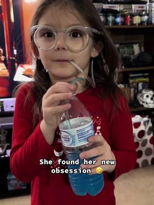 Not her crossing her eyes 🤣🤣 #kidsoftiktok #kidsbelike #kidsbeingkids #drinkingglasses #drinkglasses #drinkhacks #hacks #lifehacks 