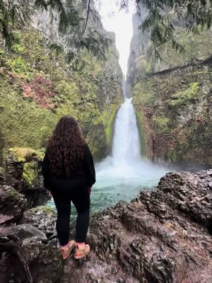 I love living in the PNW 😍🧚‍♀️🌲🌈🍄🫶🏻 #Hiking #pnw #waterfall #waterfalls #waterfallsoftiktok #fyp #heal #healing #natureheals #nature 