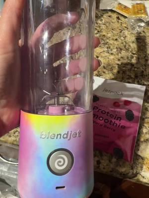 This the #blendjet #proteinsmoothie i tried in #veryberry it’s made with real fruit is #Vegan #glutenfree #nongmo there’s no artificial flavors preservatives or artificial sugars. #Itssogood #holidayhaul #tiktokshopholidayhaul #giftideas #giftsforher #cordless #blender #giftsforhim #giftsformom 