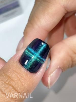 Try this Magic trick! #nailbox #glitternails #naildesign #christmasnails #nailtech #winternails #varnail #nailinspo #nailtutorial #nailart #holidaynails #tiktoknails 