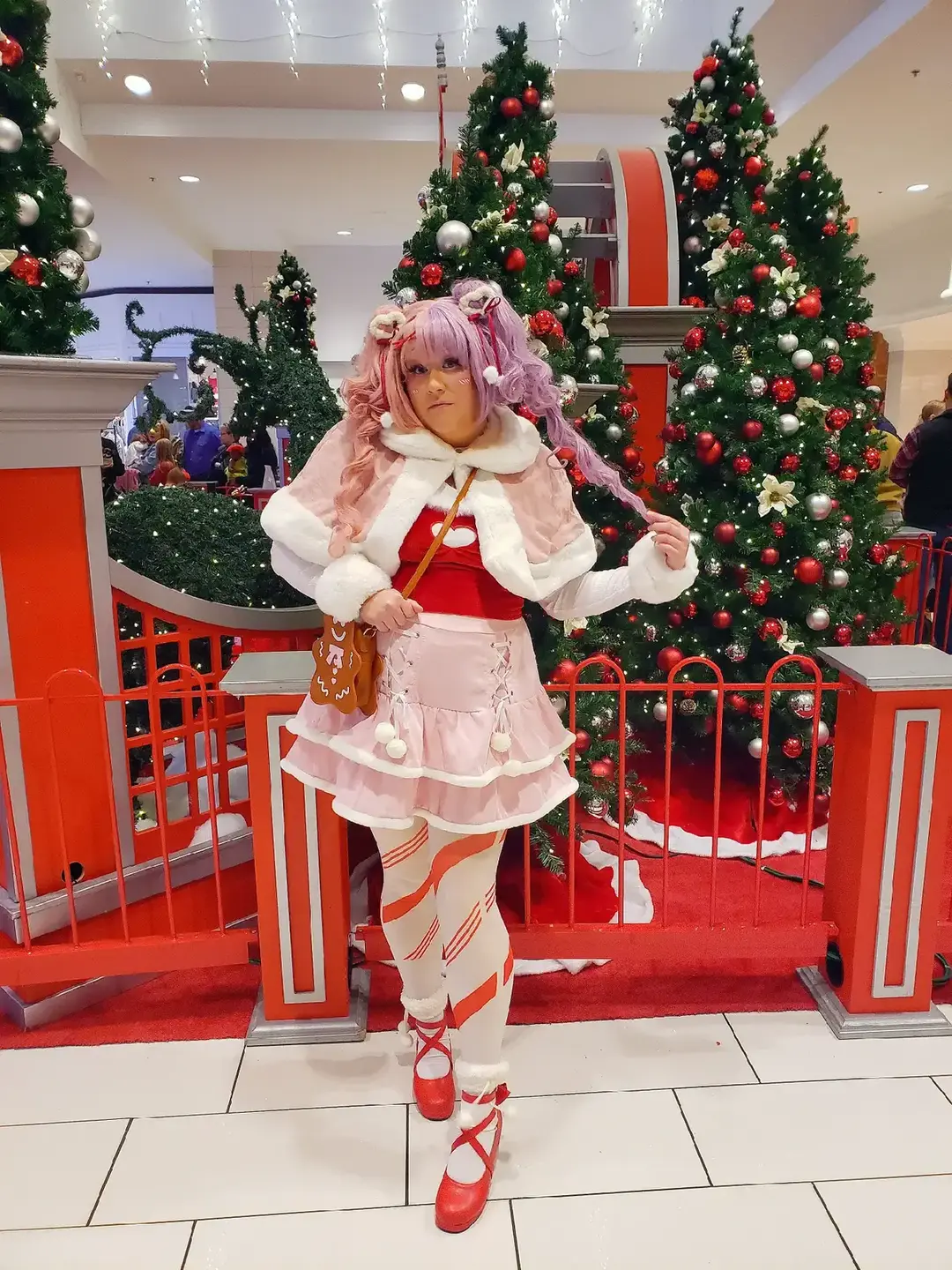 today the mall was crazy busy. Meet a lot of people and run into some I knew!! Happy Holidays everyone ❤️  . . . . . . . . .#ChristmasLook #christmasoutfit #santahelper #sugarplumfairy #kawaiiplussize #kawaiibarbie #kawaiifashionista #kawaiifashioninspo #kawaiifashion #bubblegumcouquette #bodypositivity 