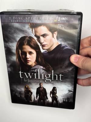 Twilight special edition in Spanish #creatorsearchinsights #twilight #twilightforever #twilightsaga #twilightrenaissance #twihard #twilighttiktok #twilightcollection #twilightfyp #fyp #collection #followme #twilightfandom #edwardcullen #likethisvideo #sharethisvideo #collector #repostthistiktok #unboxing #thetwilightsaga #dvd #dvdcollection #dvdcollector #spanish 