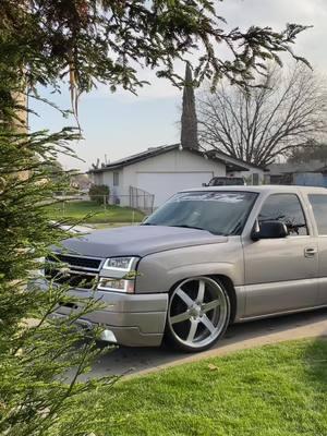 💎 #nfamusmetal #1bagged04 #baggedcrewcab #introwheels #truckscene #bagged4door #biglipwheels #introbillets 