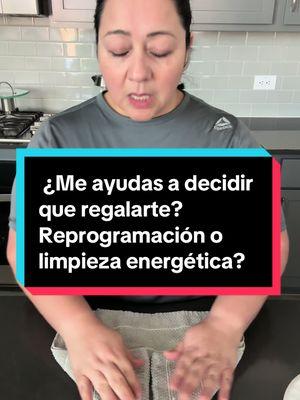 El humor es una herramienta poderosa durante la menopausia porque actúa como un bálsamo emocional frente a los cambios físicos, hormonales y mentales que ocurren en esta etapa. Reírte de las pequeñas cosas puede: 	1.	Reducir el estrés: El humor disminuye los niveles de cortisol, ayudando a combatir la ansiedad y el insomnio. 	2.	Mejorar la salud emocional: Reír eleva los niveles de serotonina y endorfinas, mejorando tu estado de ánimo y alejando la tristeza. 	3.	Fortalecer relaciones: Compartir momentos divertidos crea vínculos más profundos con amigos y familiares. 	4.	Cambiar la perspectiva: El humor te ayuda a ver los retos desde un ángulo más ligero, disminuyendo el peso de las preocupaciones. 	5.	Fortalecer la salud física: Reír activa la circulación, mejora el sistema inmune y alivia tensiones corporales. Incorpora momentos de humor en tu día: busca videos graciosos, comparte anécdotas divertidas o ríete contigo misma. ¡La menopausia puede ser más llevadera con una sonrisa! #claudiacastaneda #menopausiafeliz #saludemocional #humor #unanuevavidaconclau 