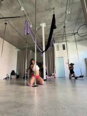 Pole Dance ♥️ #life #fyp #workout #poledance #poledancer #Love #ardanny 