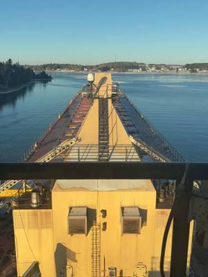 Breaking through thin ice upbound in the St. Marys River yesterday #maritime #timelapse #ontario #tugboat #humansatsea #puermichigan #sunset #saultstemarie #ice