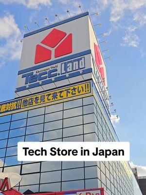 What's Inside a tech store in Japan? #techtok #tech #Japan #smartphone #android #imparkerburton #androidguy #techguy 