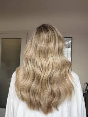 This is why i wanted to specialize in low maintenance hair color 🤌🏼 nothing beats that longevity! #lowmaintenancehair #livedinblonde #blondehairhack #blondeinspo #fortworthblonde #fortworthhairstylist #live2dyebyhaley 