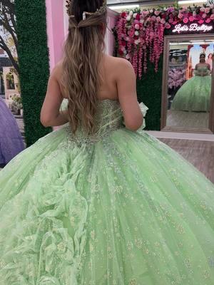 Vestido en menta ya disponible en tienda . . . #larasquinceboutique #quinceañeras #quince #misquinceaños #vestidodequinceañera #quincedress #mis15años 