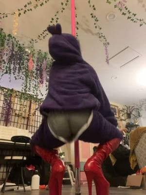 Like WHYYY is there an easy access zipper😭😭😭#bts #btsarmy #btsidol #idol #poledance #teletubbies #tinkywinky