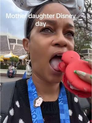 Back in the park next month!! @Disneyland California #eateatwithkeysh #fyp #viral #Foodie #disneyland 