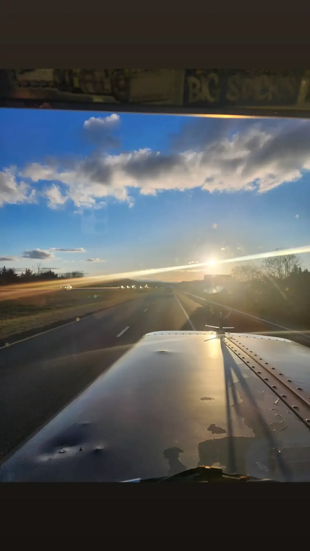 trucking up 81 this morning in Virginia, #peterbilt #truckerlife #truckertiktok #sunrise #stepdecklife 