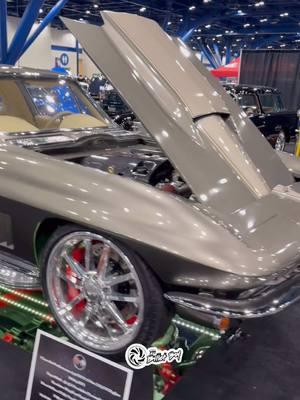 Chevy corvette #houstonautorama #classiccar #hotrodsandmusclecars #chevycorvette 