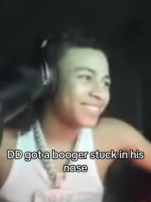 DD thinks he got a booger stuck in his nose. || #riahquotes #ddosama #twitch #dream #fortnite #booger  #foryou #foryoupage #fypシ #fyp #fyppppppppppppppppppppppp 