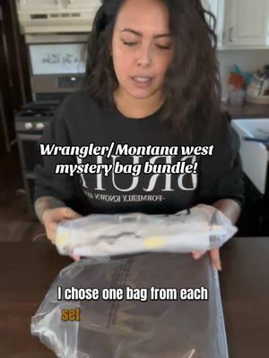 I LOVE LOVE LOVE mystery bags/boxes! This was no exception! #topplanetwrangler #topplanet #mysterybag #mysterybags #mysterypurse #mysterybox #wrangler #wranglerpurse #montanawest #purse 