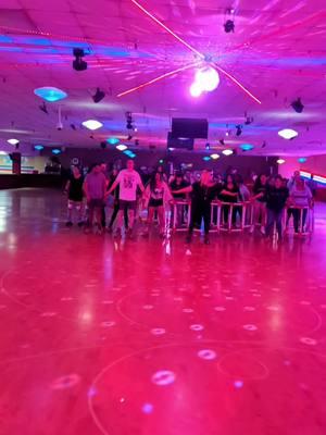 Adult Learn-to-Skate session 8pm-11pm at the Fountain Valley Skating Center. Class in the middle at 830pm sharp! #learntorollerskate #oldbones #rollerboneswheels 