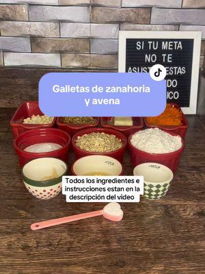 Galletas de zanahoria con avena  1/2 taza de chispas de chocolate blanco 1 taza de avena entera 1/2 taza de nuez o macadamias picaditas 1 taza de harina todo uso 1/2 taza de azucar 1 taza de zanahoria rallada 1 huevo temp. Ambiente 1/2 taza de mantequilla sin sal a temp. Ambiente 1 tbsp vainilla  1 tbsp baking powder 1 tbs canela molida Acremar la mantequilla , azúcar y vainilla por 5 min. Agregar el huevo y batir hasta incorporar. Ya que se incorporo, agregar harina, canela, polvo para hornear y batimos a la velocidad mas baja hasta que todo quede bien integrado. Ya que se incorporo, agregar harina, canela, polvo para hornear y batimos a la velocidad mas baja hasta que todo quede bien integrado. Después agregar avena, nuez, chispas de chocolate y mezclamos con espátula. Por ultimo agregar la zanahoria, mezclar con espátula. Poner bolitas en una baking sheet, y llevar al horno precalentado a 350F y hornear entre 10-14 min o hasta que se vea doradita la orilla.  #galletas #galletasdezanahoria #cookiesoftiktok #christmascookies #carrotcookie #galletitas 