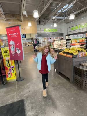 It was a fresh market Christmas miracle! The elf icee returns! 🤌🏼✨ #christmas #freshmarket #twins #identicaltwins #twingirls #hyvee #hyveefastandfresh #minnesota #mn #sota #elficee #icee #dietcoke #iceemachine #dachshund #puppy #puppies #doxie #weeniedog #cute 