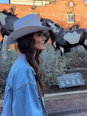 new hat goofin’ ✨ @Kendra Scott #customhatbar #westernfashion #cowboyhat #cowgirlhat 