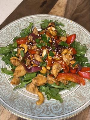 Easy high protein dinner idea 🍽️🍽️🍽️ #cashew #cashewchicken #DinnerIdeas #easydinner #onepanmeal 