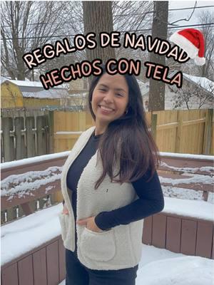 Regalos navideños hechos a mano con tela!  ✔️ Es súper fácil de hacer, incluso si eres principiante.   ✔️ Ideal para abrigar a alguien especial con estilo.   ✔️ ¡Personalizable al 100%!   🔔 **No te pierdas esta serie de videos con ideas increíbles de regalos navideños hechos a mano.**   🧵 **Materiales que usé:**   📌 Tela polar (elige tus colores favoritos).   📌 Tijeras, hilo y máquina de coser.   ✨ **Tip:** ¡Acompaña este regalo con una tarjeta personalizada y será aún más especial!   💬 Cuéntame, ¿a quién le harías este chaleco? 💚   #HechoAMano #NavidadDIY #RegalosNavideños #CosturaCreativa #EstiloConAmor #CoserEsMagia  