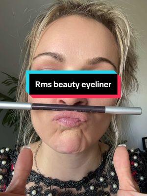 @RMS Beauty coming out with this plum eyeliner! If you have green or blue eyes, this is definitely gonna be the eyeliner for you and you get a ton of product  . #rmsbeauty #rmsbeautyeyeliner #Eyeliner #purpleeyeliner #greeneyemakeup #blueeyemakeup #Adoteumhabitinho 