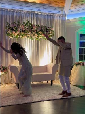 We love a sibling duo 😍 #engagement #engagementparty #dance #danceperformance #wedding #weddingdance #pakistaniwedding #pakistani_tik_tok #pakistantiktok 