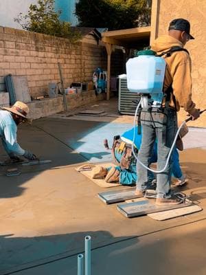 #julioperezconcrete #concrete #concretelife #concretework #concretegarage #concretefinisher #concretestairs #cemento #cementeros #concretepumping #broomfinish #sandfinish #concreteboys #concretecurbing 