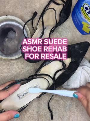 #asmrsounds #asmrleathersounds #asmrtiktoks #fashionreseller #savingfashionfromlandfills #asmrleathercleaning #leatherasmr #leatherasmrsounds 