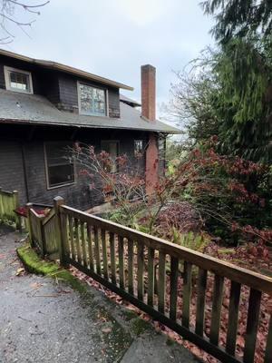 I think I found the best downtown view from a living room in the whole city. This house, built in 1909 is the perfect diamond in the rough. No sugar coating it, it needs some work but the views are amazing and this house has all of the old feels that I crave. From the road, it feels like its 100 ft up but when I explored this home I envisioned it in its prime and felt all of the feels.  Not my listing but I can help you buy!  Listed at $699,900 MLS ID: 24032236 5 Bedrooms 🛌 2 Bathrooms 🛀 3,829 Square feet  $9,054 Annual property taxes  Schools:  K-5: Ainsworth (9/10) 6-8: West Sylvan (6/10) 9-12: Lincoln (7/10) *Ratings according to Greatschools.com, due diligence encouraged.  #PDX #Portland #Oregon #portlandoregon #portlandrealtor #pdxrealtor #pdxrealestate #portlandrealestate #pdxbroker #housegoals #househunting #realestate #realestateagent #realtorlife #bungalow  #curbappeal #dreamhome #homeforsale #houseforsale #portlandhomeforsale #renovated #Portlandhomesforsale #Portlandlife #Portlandliving #Portlandrealestate #Portlandrealty #walkableneighborhood #realestateexperts  #Portlandexpert  #bringthedog #justRealtorthings #tiktokviral #fyp #foryoupage #aesthetic Listed by Andrea Menashe of Windermre Realty Trust