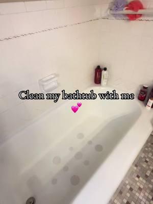 🥰 #bathtub #bathtubclean #bathroomcleaning #CleanTok #cleaning #cleaninghacks #cleaningmotivation #fabuloso #clean #sudsy #sudscrub #tubcleaning #CapCut 