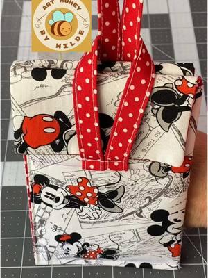 Cellphones case! #patchwork #sewing #fyp #artesanato #tutorial #feitoamaocomamor❤ #sew #costurandotiktok #costurafacil #craft #crafting #diycraftideas #diycrafting #amocosturar✂️✂️ #cellphonecase 