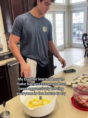 New chef in the house 🧑‍🍳   #bananabread #bananabreadrecipe #family #familytime #familytok #homefortheholidays #brother #sister #baking #christmas 