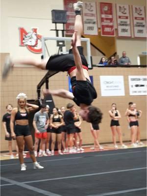 consistency is key ☝️ #tumbling #navarrocheer #navarro #fiofmu #cheerleading #cheer #tumbler #fiofmu #foryou #fyp