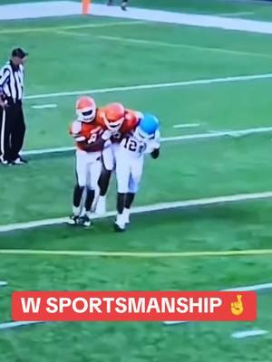 You love to see it 💯🏈 (via X/Blitz_oth) #football #sportsmanship #respect #highschoolfootball #athlete