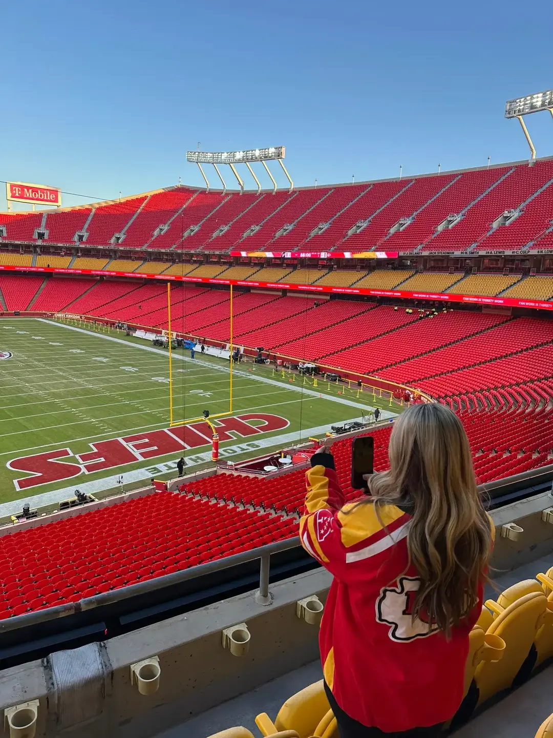 Women in football game yesterday 🥰🏟️ Thankful to work for an organization who promotes inclusivity 🤍🏈 #womeninfootball #womeninsports #sports #sportsindustry #sportsmanship #womenempowerment 