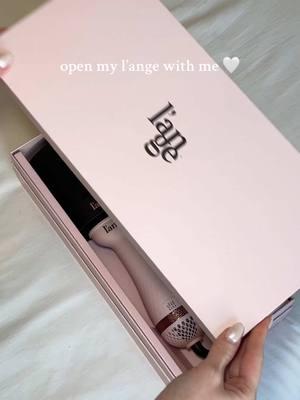 wow she is beautiful. @langehair 💓  #langehair #langehairtools #langeblowdrybrush #blowoutbrush 