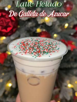 Latte Helado de Galleta de Azucar Navideña🎄😋 Ingredientes⬇️ Latte helado: •2 cucharadas de jarabe de galletas de azúcar •Doble Espresso • Hielo •Leche de avena cremosa •Un chorrito de Jarabe de vainilla @Torani  Espuma fría de galleta de azúcar: •Crema para batir •Un chorrito de leche de avena •Jarabe de galletas de azúcar Jarabe de galleta de azúcar: •1/2 taza de azúcar morena •1/2 taza de azúcar blanca •1 taza de agua •1 cucharadita de extracto de masa de pastel •1/2 cucharadita de extracto de mantequilla •1/4 cucharadita de extracto de almendra #sugarcookielatte #sugarcookiesyrup #homemadesugarcookiesyrup #sugarcookieicedlatte #latte #icedlatte #icedcoffee #coffeerecipes #torani #toranisyrup 