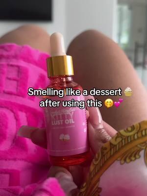 This Vanilla oil literally smells like a cupcake! #yoniproducts #skincareroutine #femininehygieneproducts #bodyoil #yonioil 