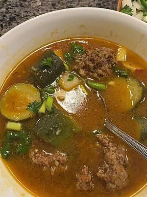 #Deliciosa #sopa #de #albondigas de #res #echa#en las#ollas#carote 