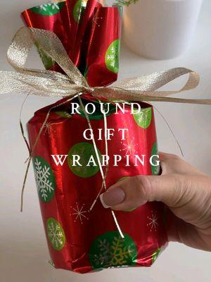 #wrappinggifts #wrappinghacks #gifts #christmasgift #tipsandtricks #howtomake #gifts #christmasmood #christmastiktok #wrappingpresents #easywrapping #wrapp #wrappingpaper #christmasgiftideas #wrappingtutorial #wrappingtips 