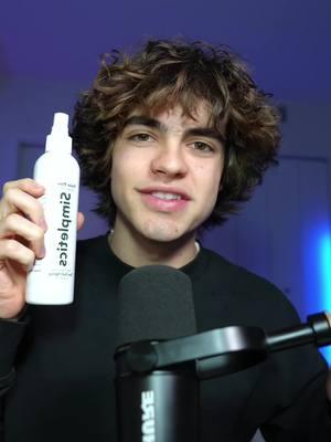 How youre actually supposed to use sea salt spray 😱 #dillonlatham #seasaltspray #simpletics #beachyhair 