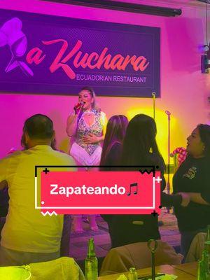 Asi disfrutamos en @La kuchara restaurant #Monicalavozdeoro #destacar #parati #seguidores #showenvivo #contactos 📲 929 218 0486 