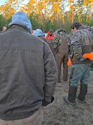 We are so blessed to be able to share these moments with our friends by lettin these hounds do what they do best. No better way on Earth to bring people together! #ladyhoundsman #houndsman #deerdogs #deerdoglife #deerdoggin #scdoghunters #scdeerdogs #walkers #walkerdog #houndsmanofticktock #sc #deerseason 