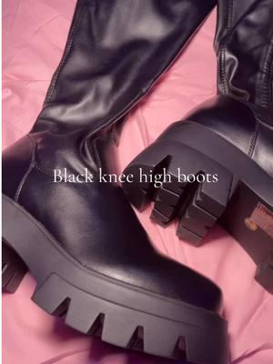 The quality on these boots will last u a really long time 😮‍💨😮‍💨 #longboots #kneehighboots #chunkyboots #bootseason #boot #cutefinds♡ #TikTokShop #tiktokshopfinds #giftideas #gift #fashion #fashiontiktok 