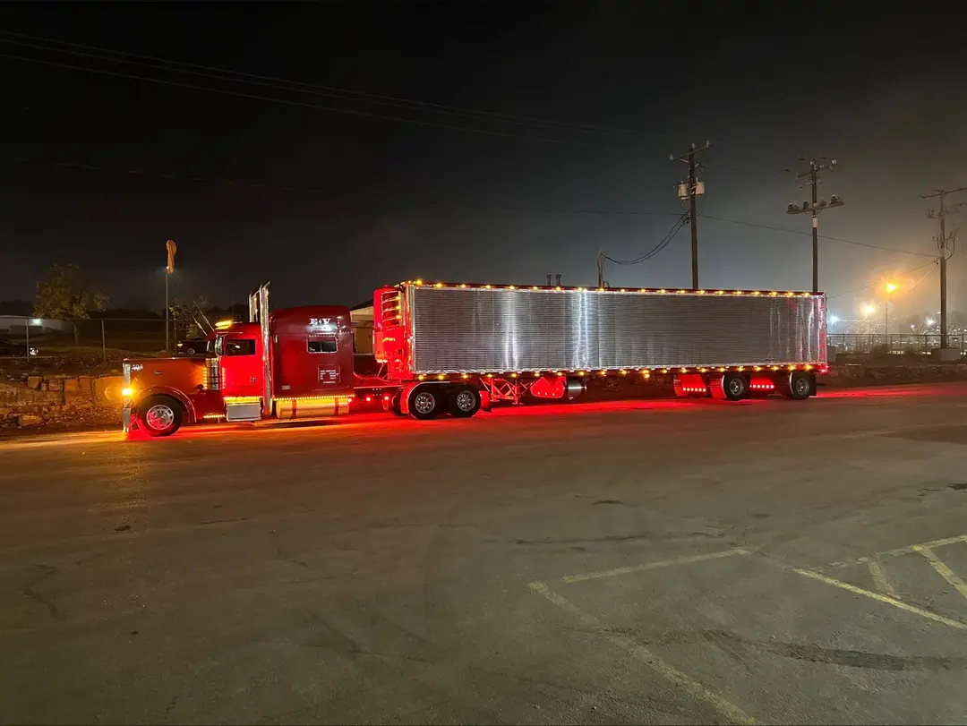 Just an everyday work truck #glider #spreadaxlemafia #studiosleeper #t600 #rgvlargecar #stainlesssteel #largecarmafia #largecarmafia #pete389 #CAT #nocosstlargecars 